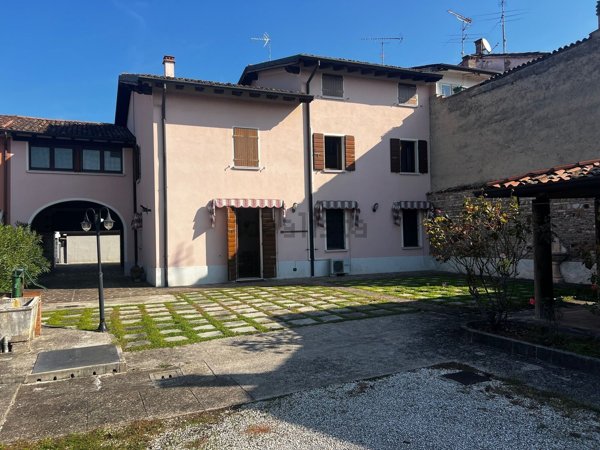 casa indipendente in vendita a Castiglione delle Stiviere in zona Gozzolina