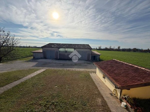 negozio in vendita a Castiglione delle Stiviere