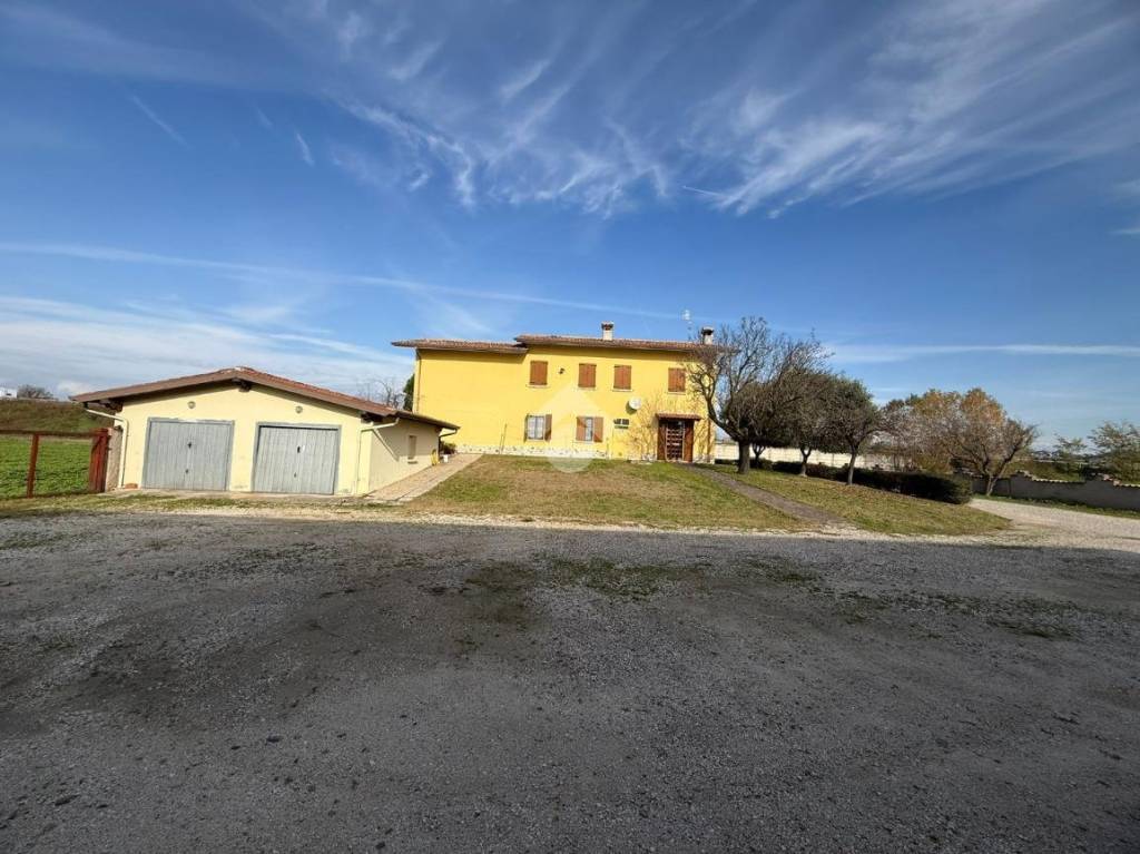 negozio in vendita a Castiglione delle Stiviere