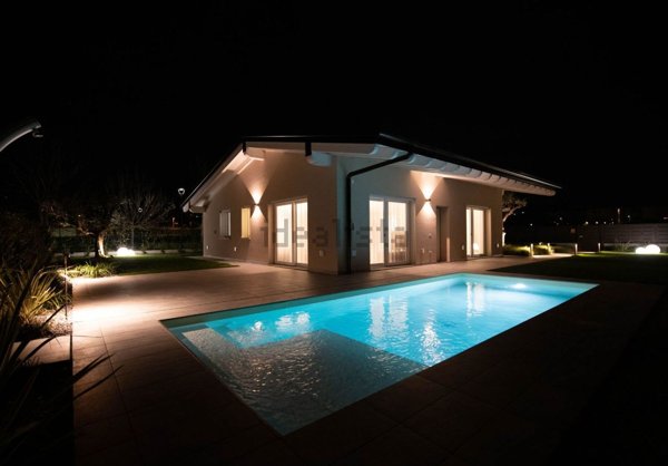 casa indipendente in vendita a Castiglione delle Stiviere