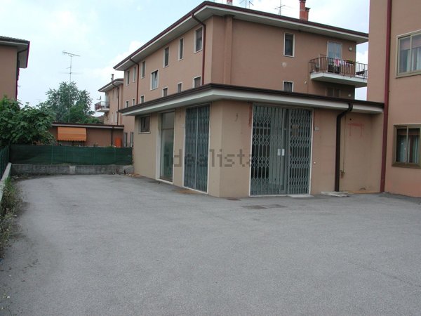 locale commerciale in vendita a Castiglione delle Stiviere