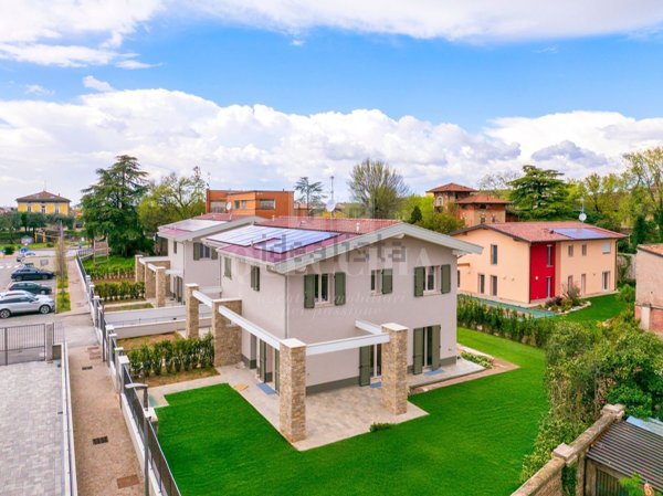 casa indipendente in vendita a Castiglione delle Stiviere