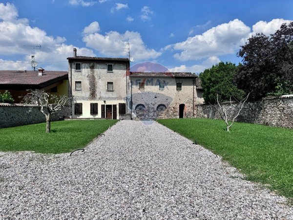 casa indipendente in vendita a Castiglione delle Stiviere in zona San Vigilio