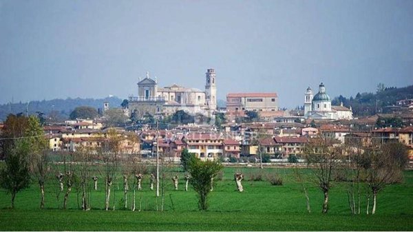 locale commerciale in vendita a Castiglione delle Stiviere