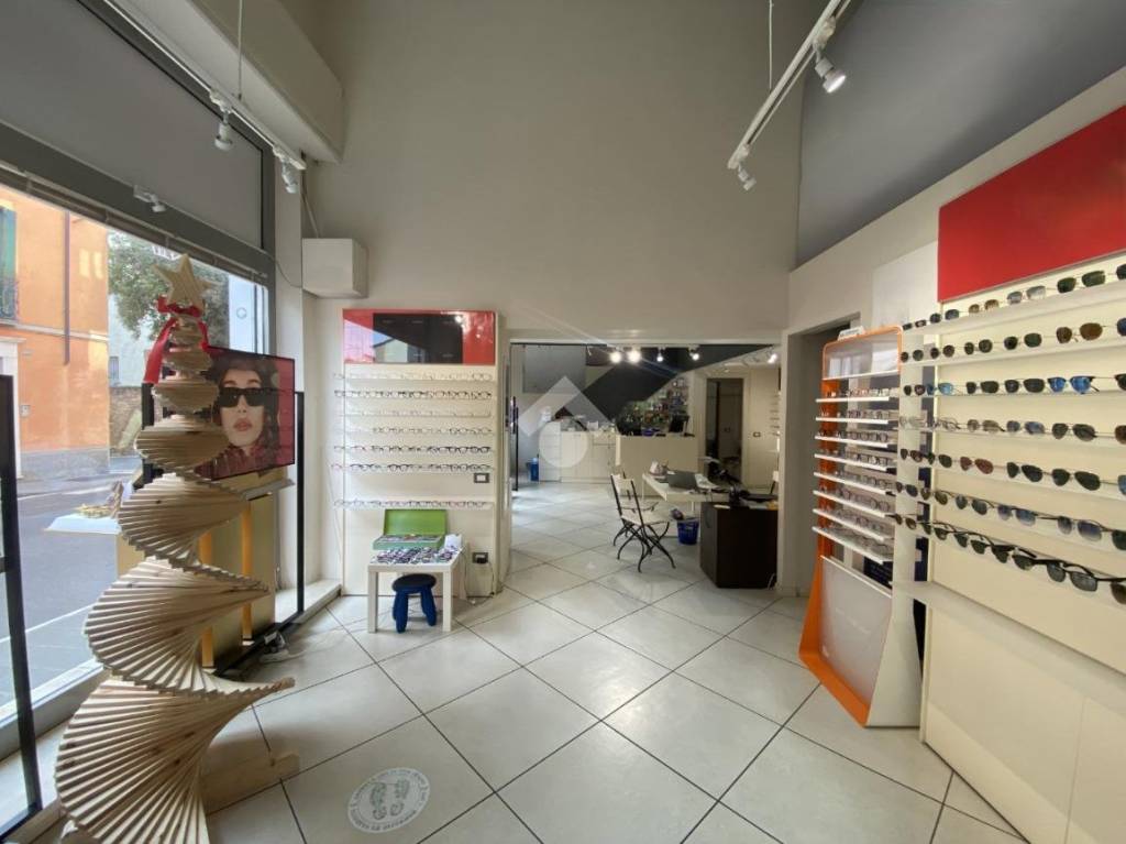 negozio in vendita a Castiglione delle Stiviere