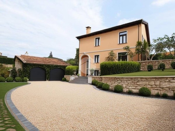 casa indipendente in vendita a Castiglione delle Stiviere