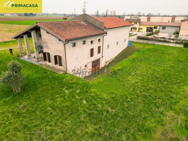 casa semindipendente in vendita a Castiglione delle Stiviere