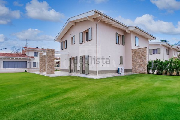 casa indipendente in vendita a Castiglione delle Stiviere