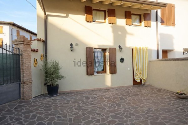 casa indipendente in vendita a Castiglione delle Stiviere in zona Gozzolina
