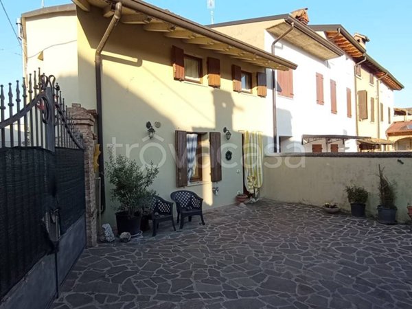 casa indipendente in vendita a Castiglione delle Stiviere in zona Gozzolina