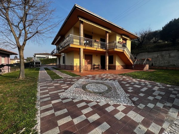 casa indipendente in vendita a Castiglione delle Stiviere