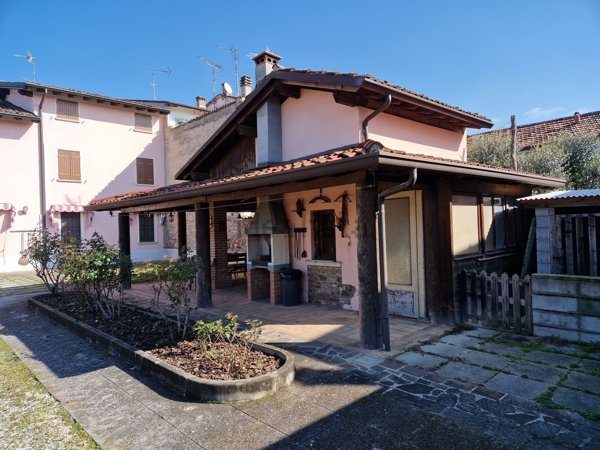 casa indipendente in vendita a Castiglione delle Stiviere in zona Gozzolina