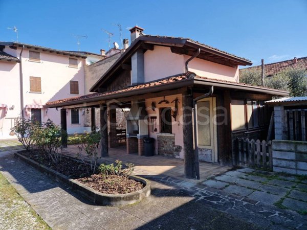 casa indipendente in vendita a Castiglione delle Stiviere in zona Gozzolina