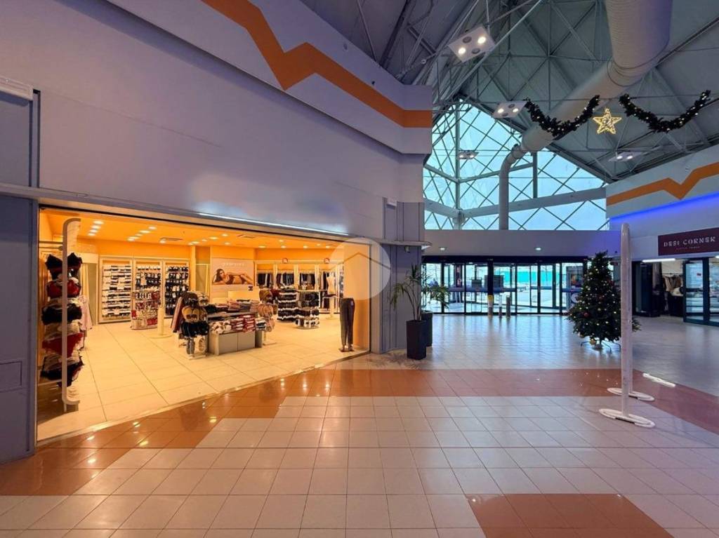 negozio in vendita a Castiglione delle Stiviere