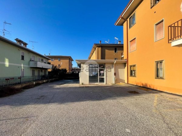 locale commerciale in vendita a Castiglione delle Stiviere