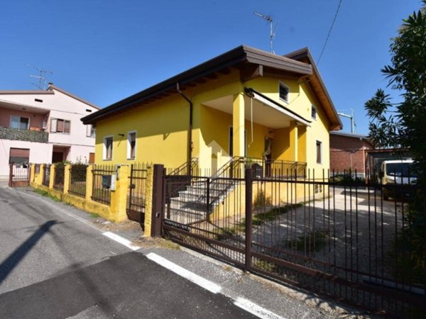 casa indipendente in vendita a Castiglione delle Stiviere