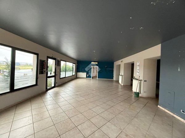 locale commerciale in vendita a Castiglione delle Stiviere