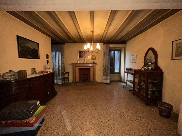 intera palazzina in vendita a Castiglione delle Stiviere