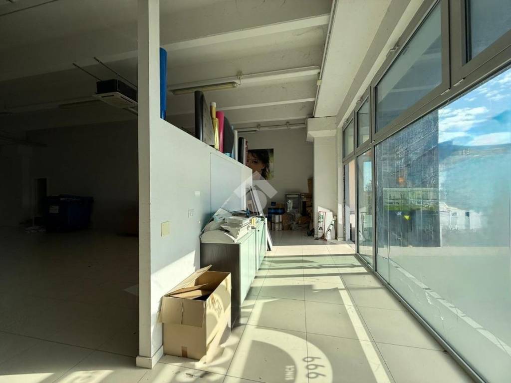 negozio in vendita a Castiglione delle Stiviere