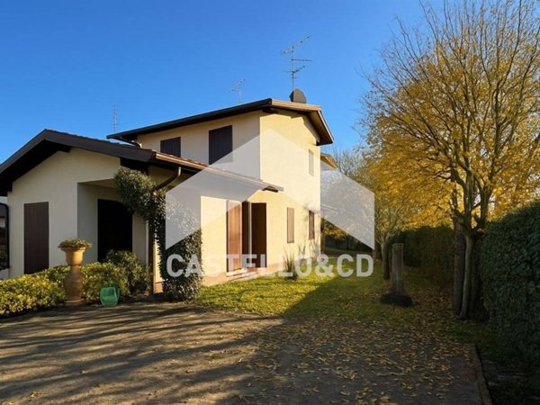 casa indipendente in vendita a Castiglione delle Stiviere
