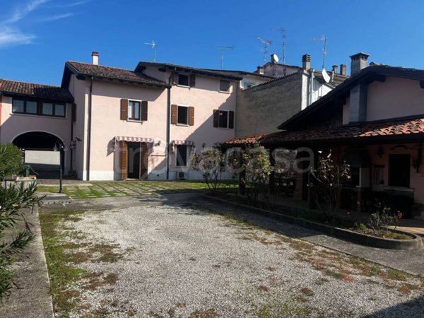 casa indipendente in vendita a Castiglione delle Stiviere in zona Gozzolina