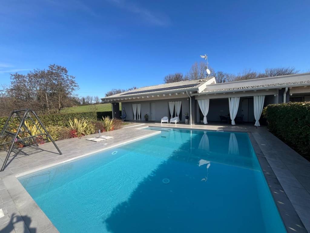 casa indipendente in vendita a Castiglione delle Stiviere