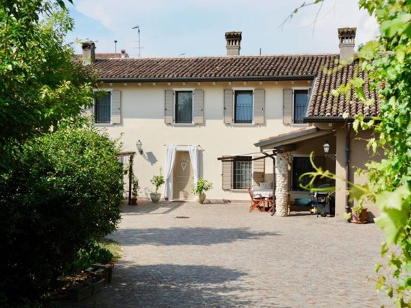casa indipendente in vendita a Castiglione delle Stiviere