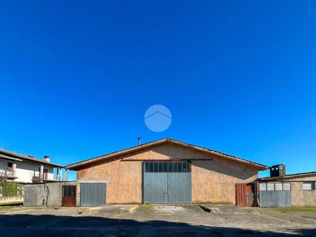 locale commerciale in vendita a Castiglione delle Stiviere