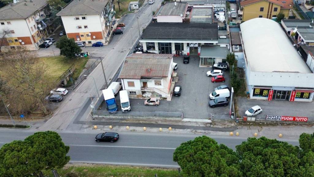 locale commerciale in vendita a Castiglione delle Stiviere