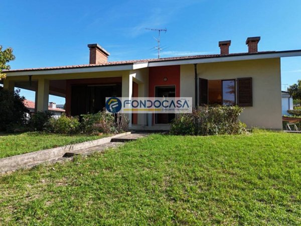 casa indipendente in vendita a Castiglione delle Stiviere