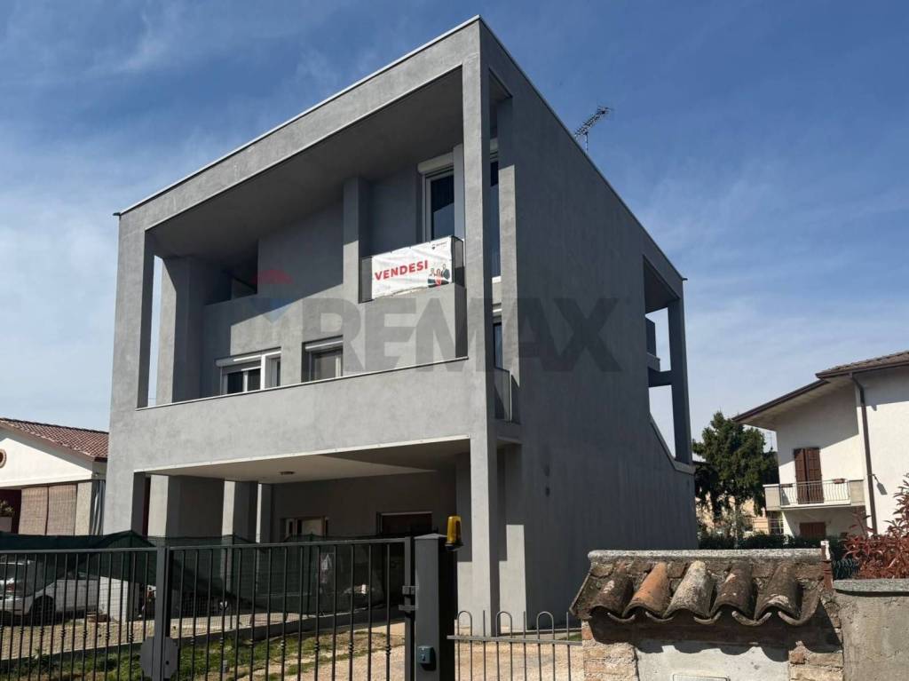 casa indipendente in vendita a Castiglione delle Stiviere