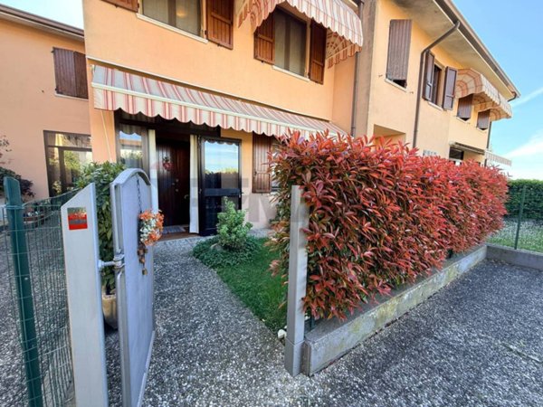 casa indipendente in vendita a Castiglione delle Stiviere