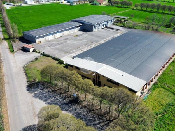 locale commerciale in vendita a Castiglione delle Stiviere