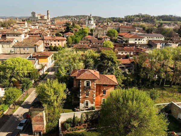 casa indipendente in vendita a Castiglione delle Stiviere