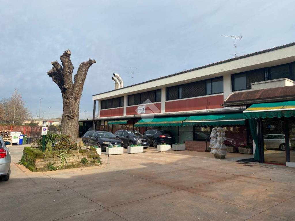 locale commerciale in vendita a Castiglione delle Stiviere