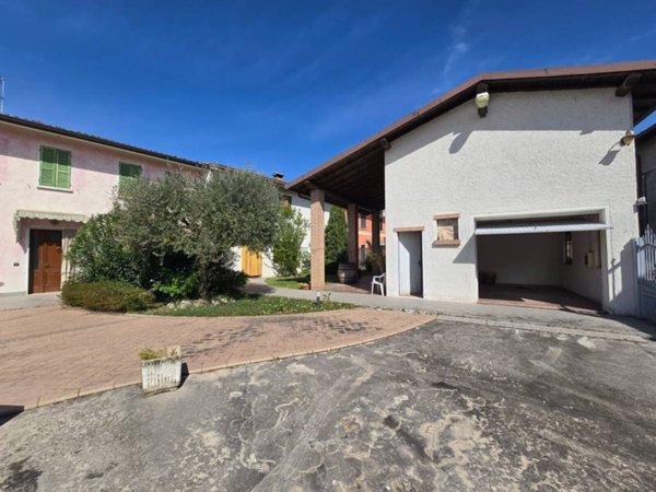 casa indipendente in vendita a Castiglione delle Stiviere in zona Gozzolina