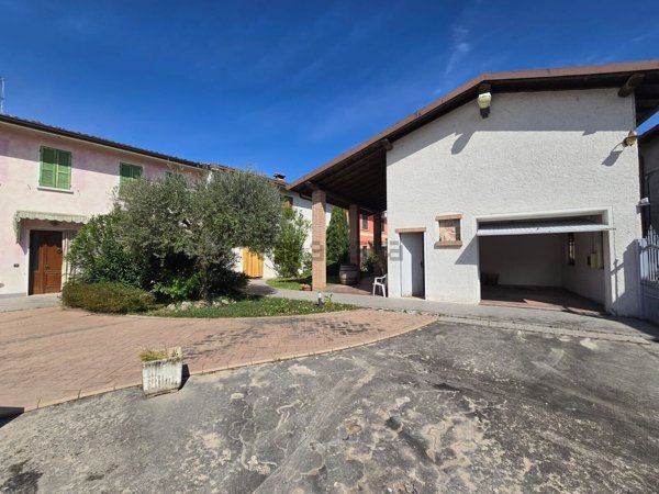 casa indipendente in vendita a Castiglione delle Stiviere in zona Gozzolina