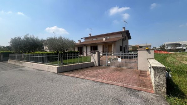 casa indipendente in vendita a Castiglione delle Stiviere