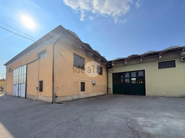 locale commerciale in vendita a Castiglione delle Stiviere