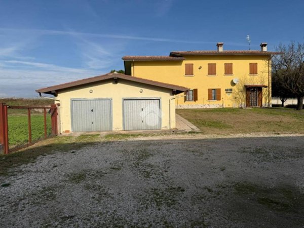 negozio in vendita a Castiglione delle Stiviere