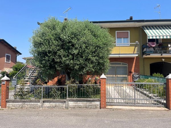 casa indipendente in vendita a Castiglione delle Stiviere