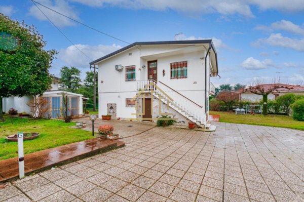 casa indipendente in vendita a Castiglione delle Stiviere