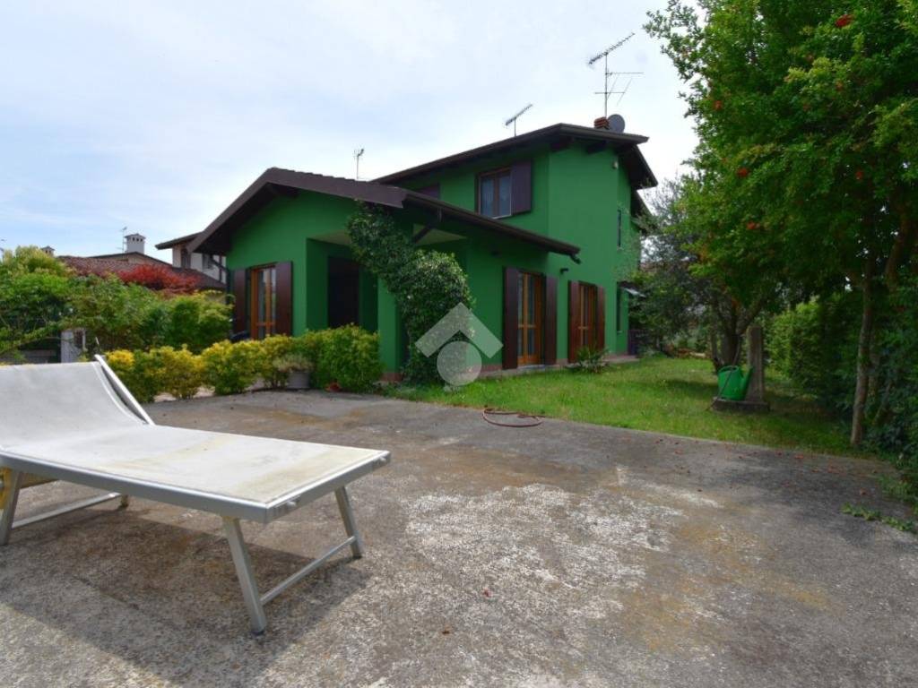 casa indipendente in vendita a Castiglione delle Stiviere