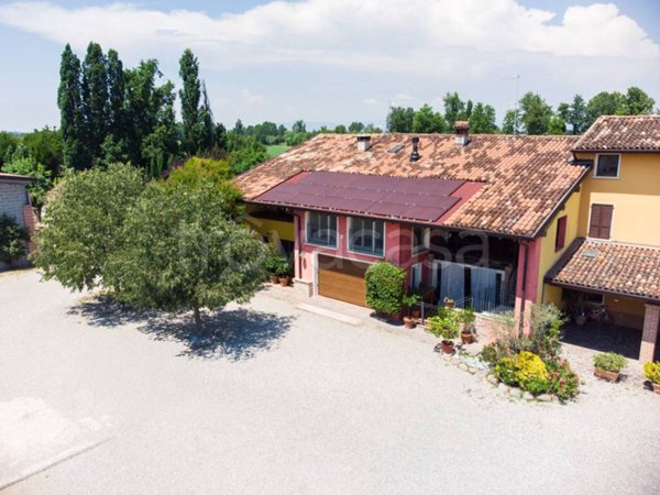 casa indipendente in vendita a Castiglione delle Stiviere in zona Gozzolina