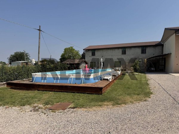 casa indipendente in vendita a Castiglione delle Stiviere in zona Gozzolina