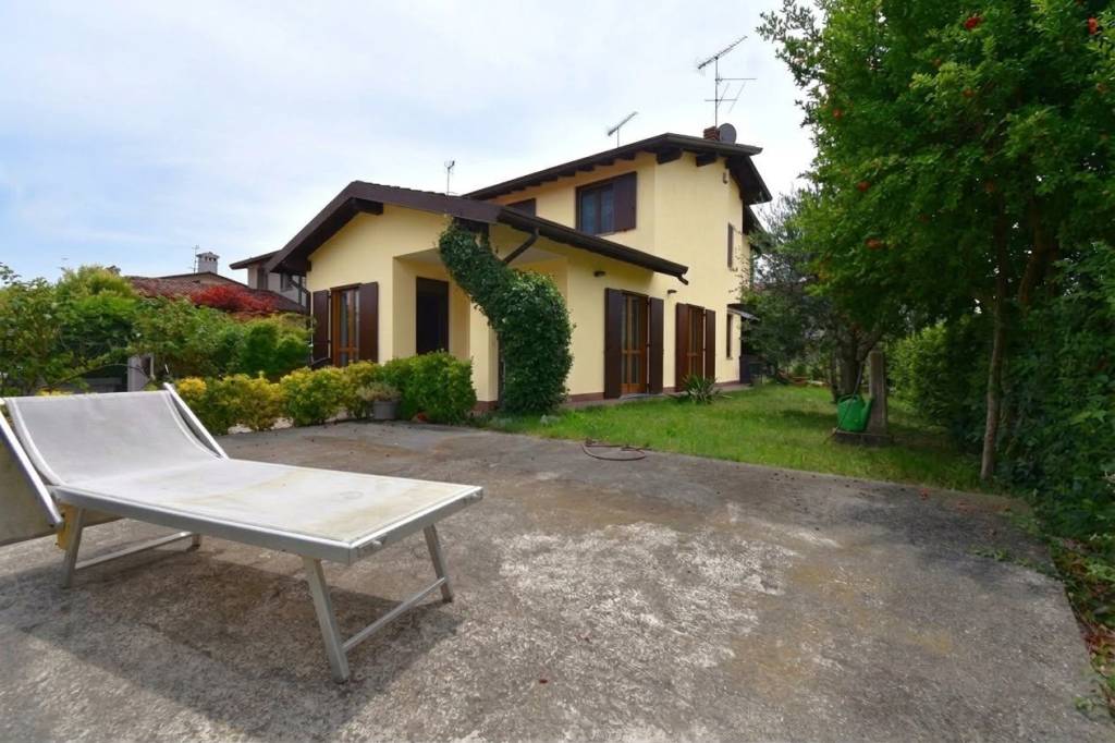 casa indipendente in vendita a Castiglione delle Stiviere