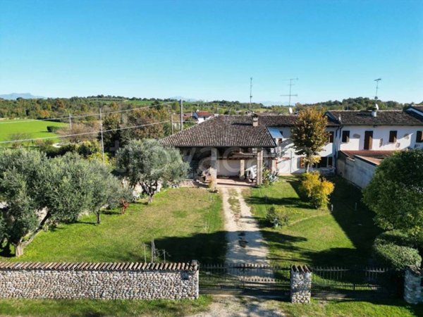 casa indipendente in vendita a Castiglione delle Stiviere
