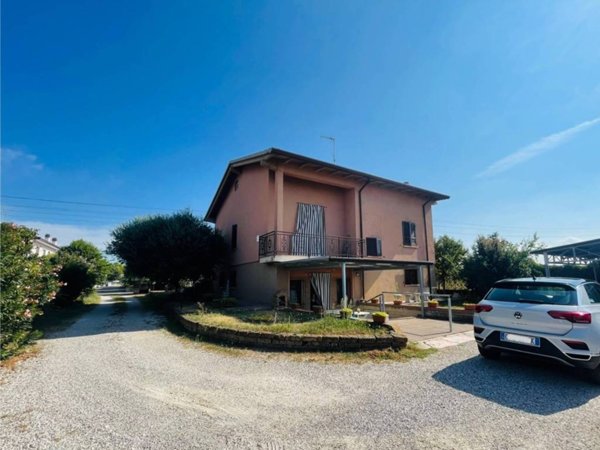 casa indipendente in vendita a Castiglione delle Stiviere in zona Gozzolina