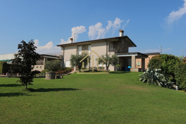 casa indipendente in vendita a Castiglione delle Stiviere in zona Gozzolina