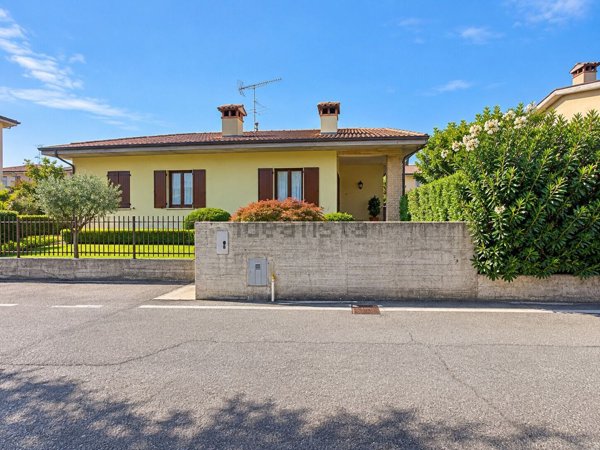 casa indipendente in vendita a Castiglione delle Stiviere